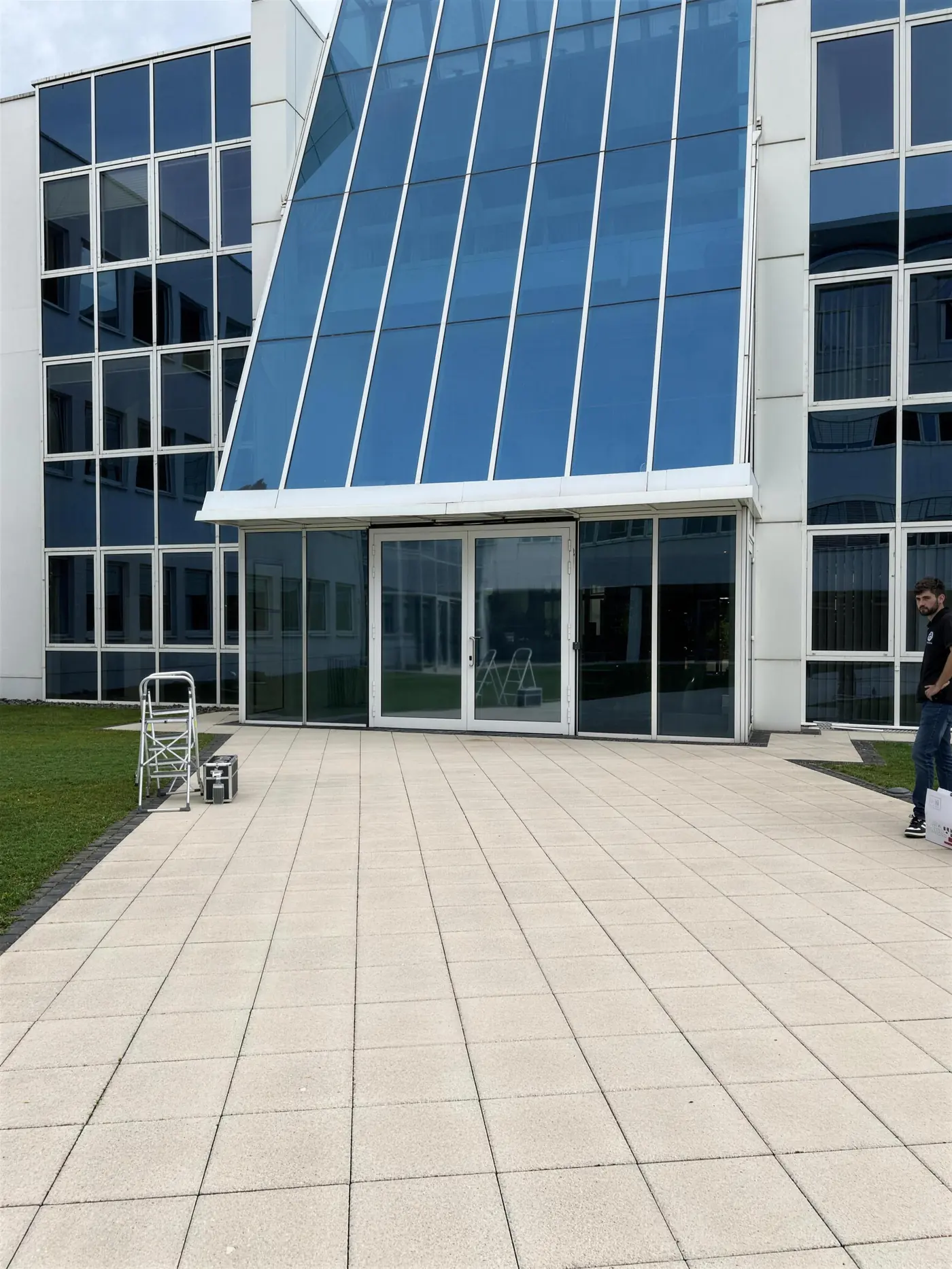 Sonnenschutzfolierung Glasfassade – Bürogebäude